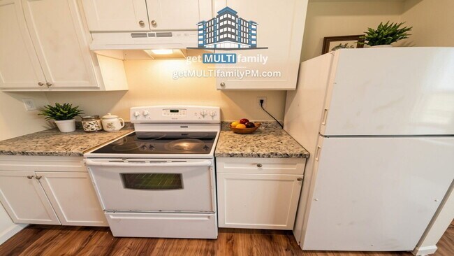 Building Photo - 7120 N 66th Dr Unit 101