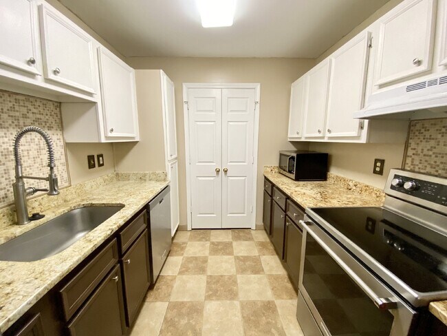 Photo - Three Bedroom Condo at Reserve at Woodbridge! Unidad C119