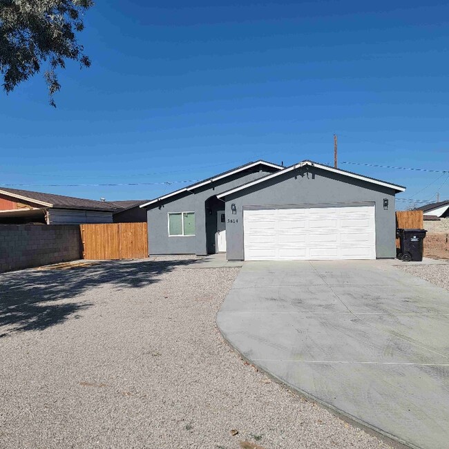 Building Photo - 3614 W Taylor St Rental