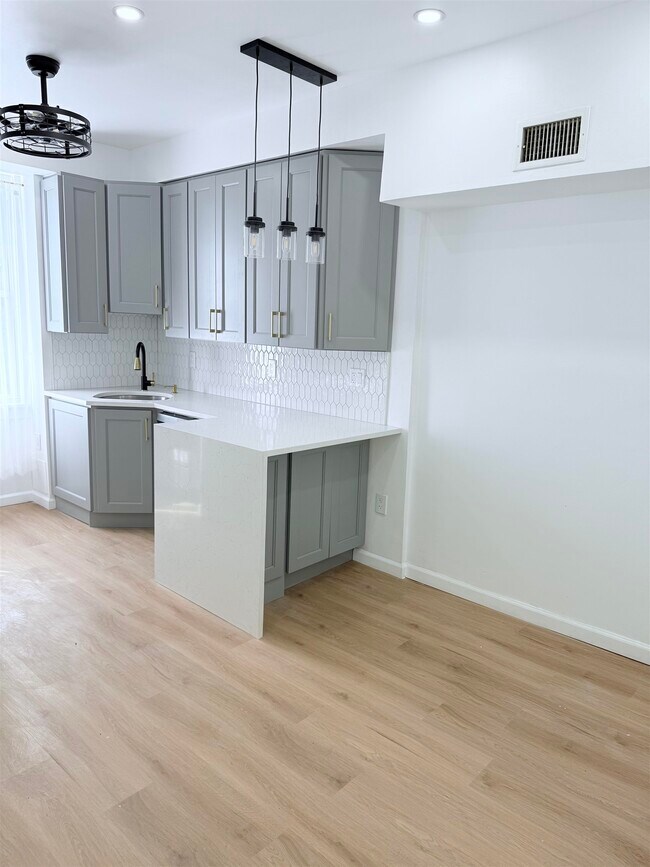 Photo - 310 SUMMIT Ave