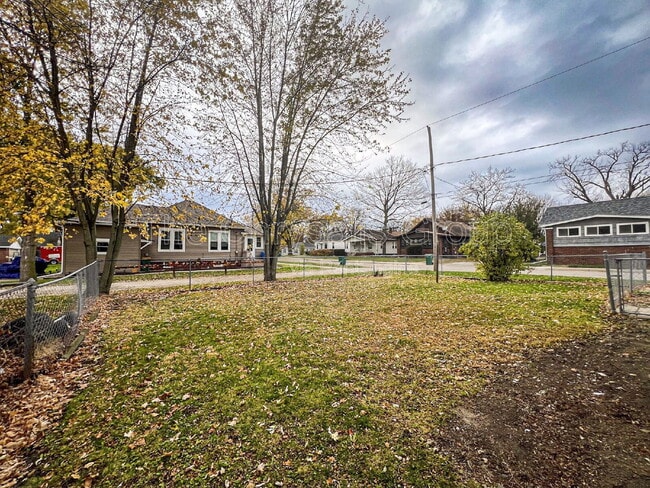 Photo - 402 S Illinois St