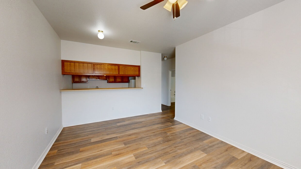 Photo - Lone Star Apartments