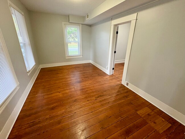 Photo - 704 Coit Ave NE