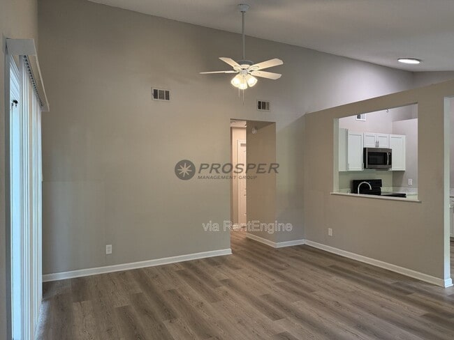 Photo - 1047 Oakcrest Dr