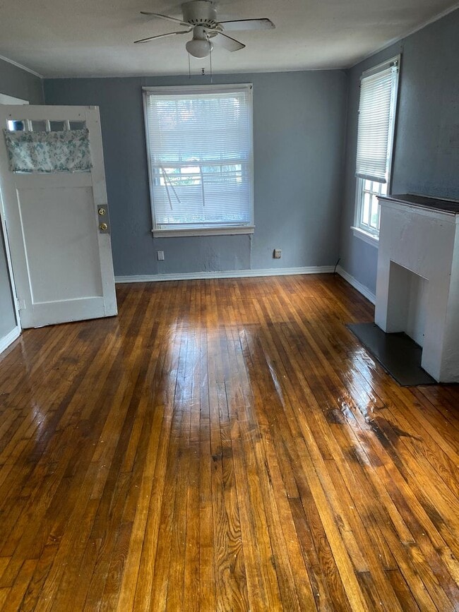 Photo - 2714 Dupont St