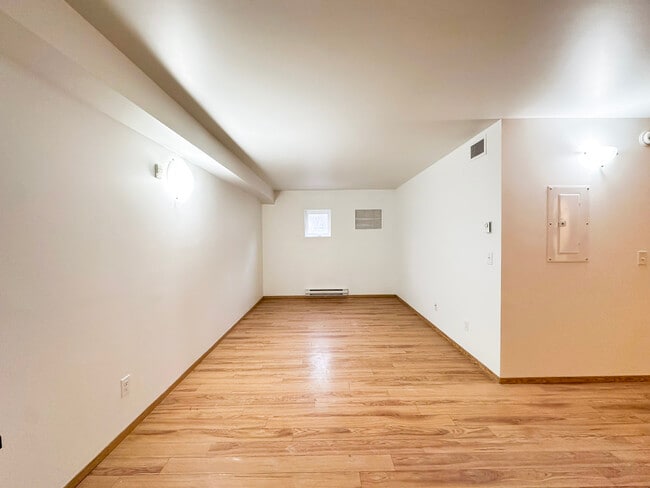 Photo - 138 Lorne Ave Unit 204