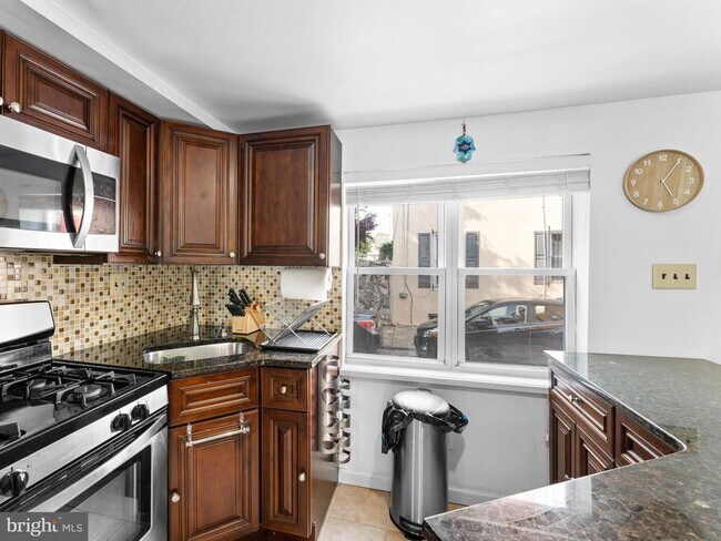 Photo - 1006 Montrose St