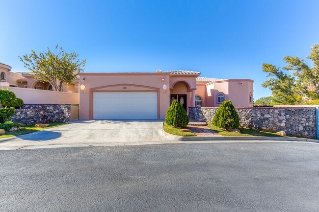 Building Photo - Amazing Tri-Level Westside Rental Home w/ ...