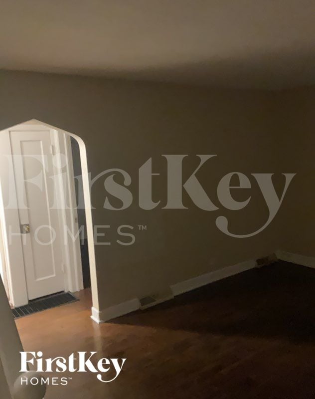 Photo - 236 E 142nd St