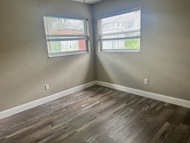 2014 NE 3rd St Unit 1