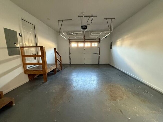 Photo - For Rent - Split Level Brick Home in South Nashville with Garage