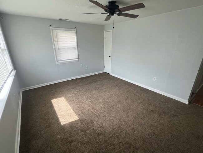 Photo - 609-611-611 Jefferson St