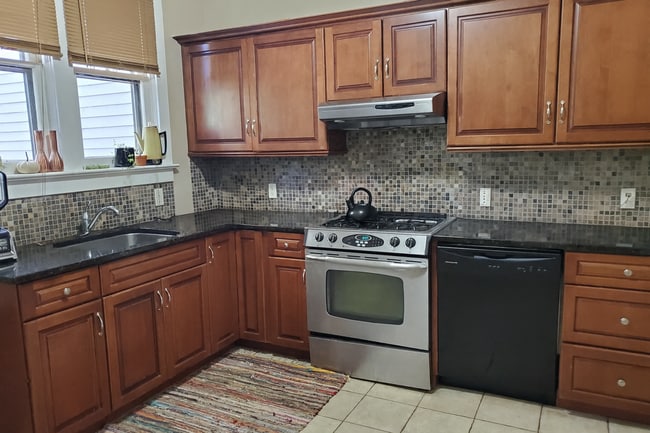 Building Photo - Beautiful 2-Bedroom Home in Lancaster!