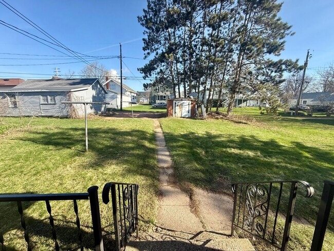 Photo - 110 Adrian St Unit Upper