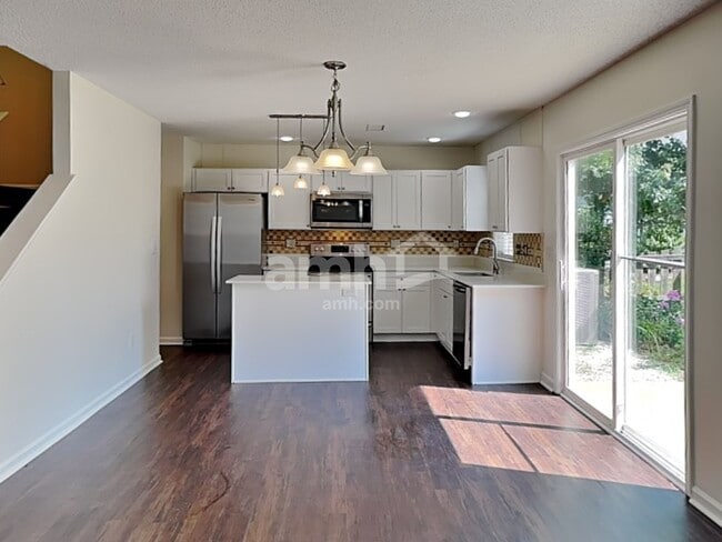 Photo - 126 Winborne Dr