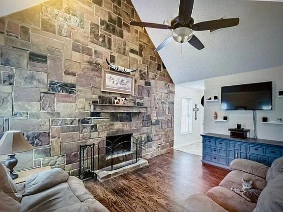 Photo - 104 S Pkwy Dr