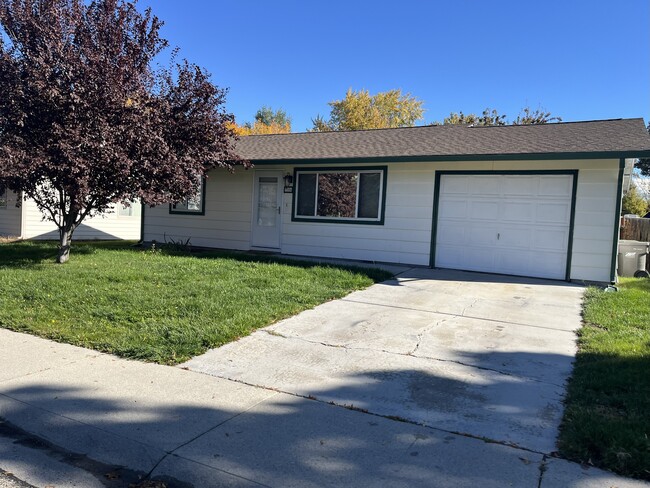 Building Photo - 3306 S Virginia Ave