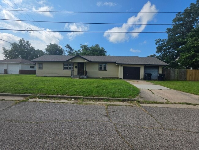 Photo - 2 Bed, 1 Bath Home in Shawnee!