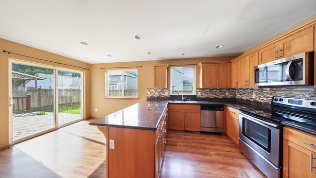 Photo - 3 Bed 2.5 Bath - 3 Car Garage - Groups -  ...
