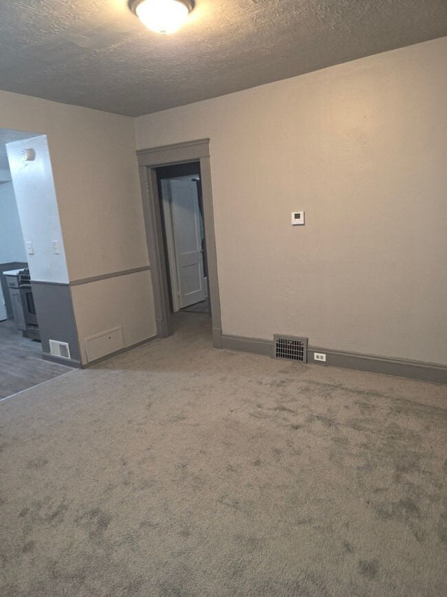 Photo - 650 E 130th St