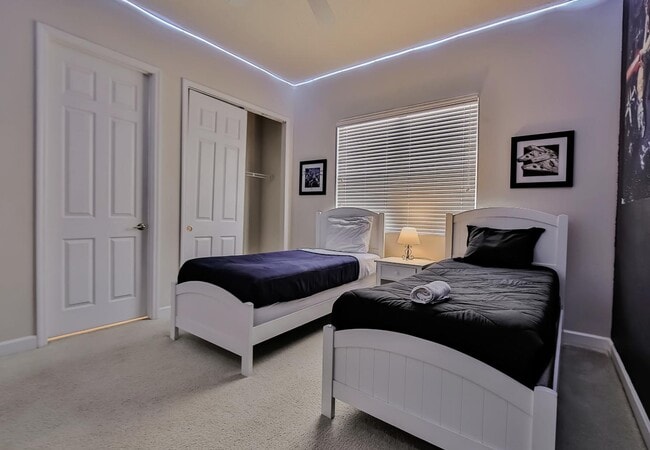 Building Photo - 728 Linkside Loop