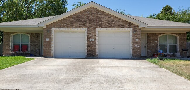 Photo - 210 Dale Earnhardt Dr Unidad B