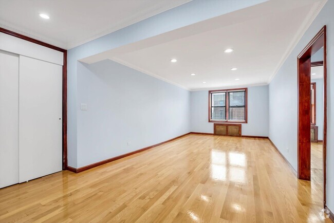 Building Photo - 65-30 108th St Unit 5G Rental