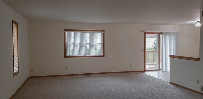 Photo - 113 W Parkview St