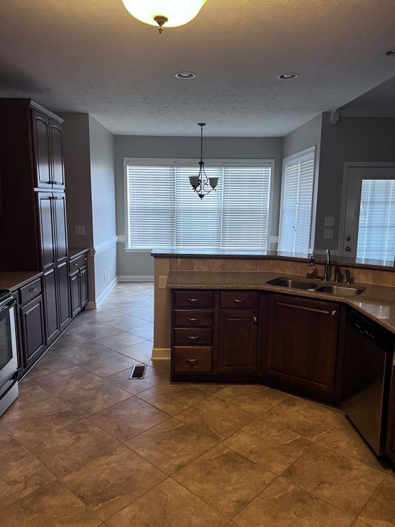 Photo - 809 Wroxham Ln