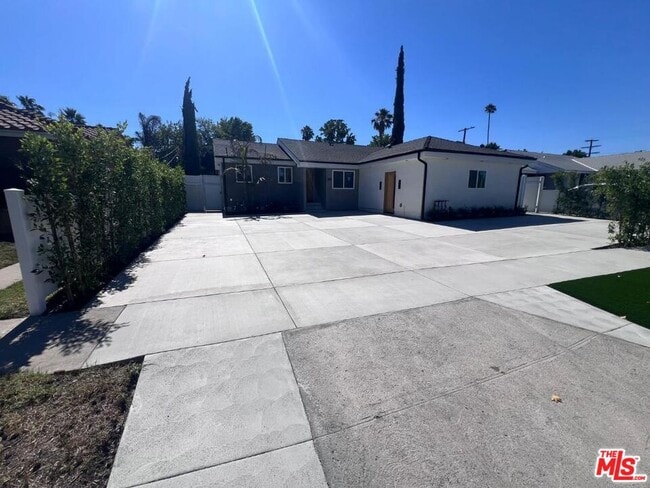 Building Photo - 7669 Beeman Ave Rental