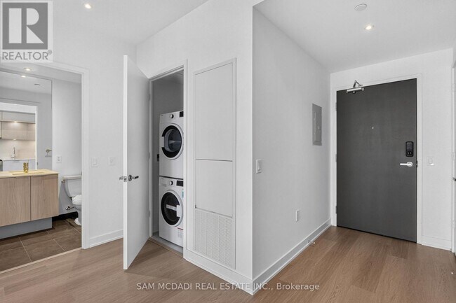 Photo - 448 Burnhamthorpe Rd W Unit 5304