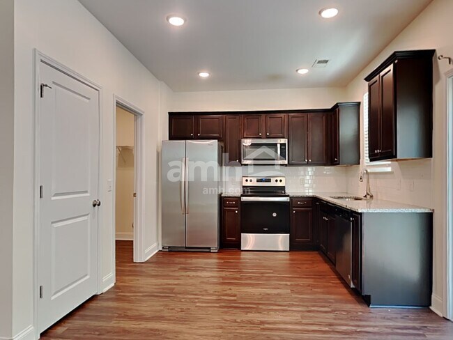 509 W Lionel Rd