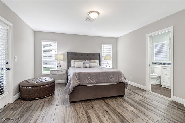 Building Photo - 851 102nd Ave N