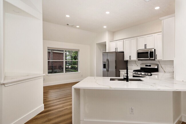 Photo - 122 S Abram Cir