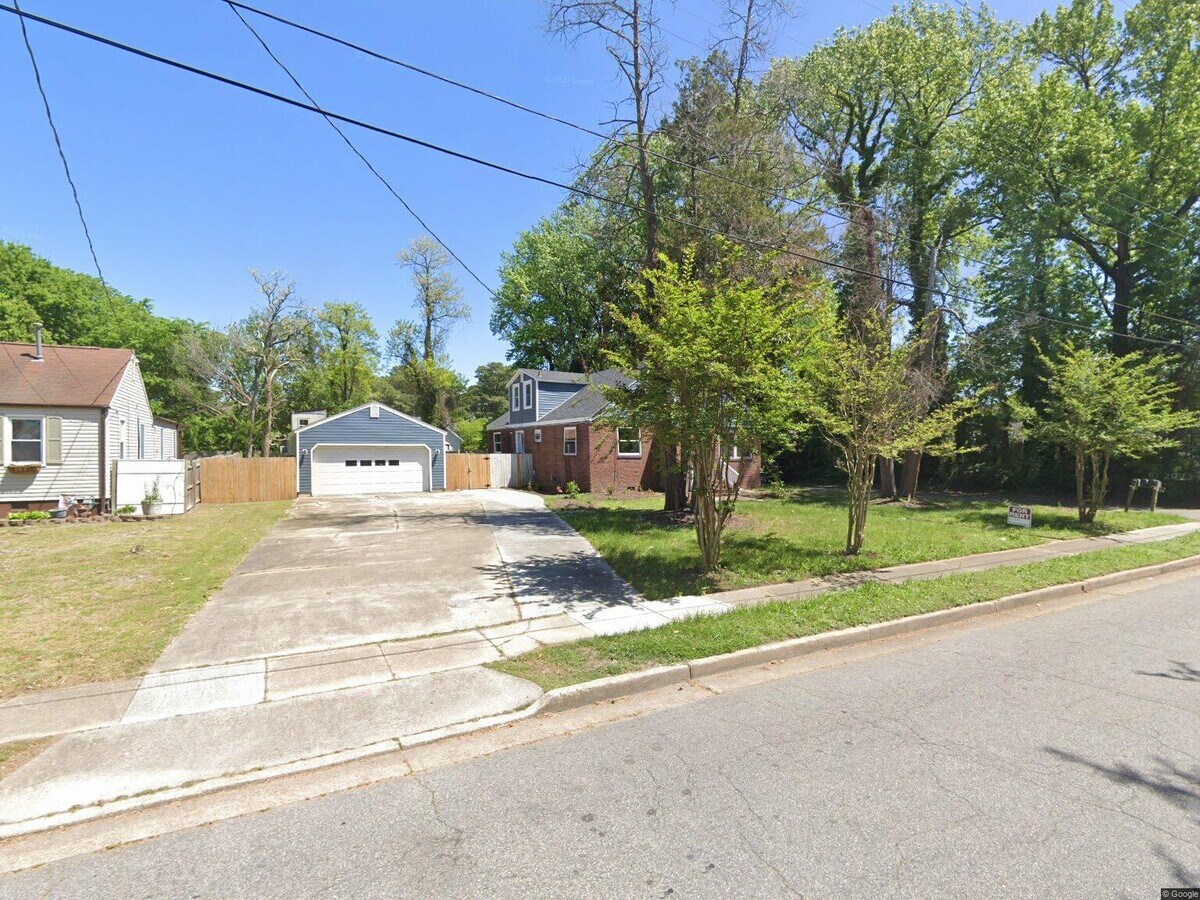 Photo - 7928 Pythian Ave