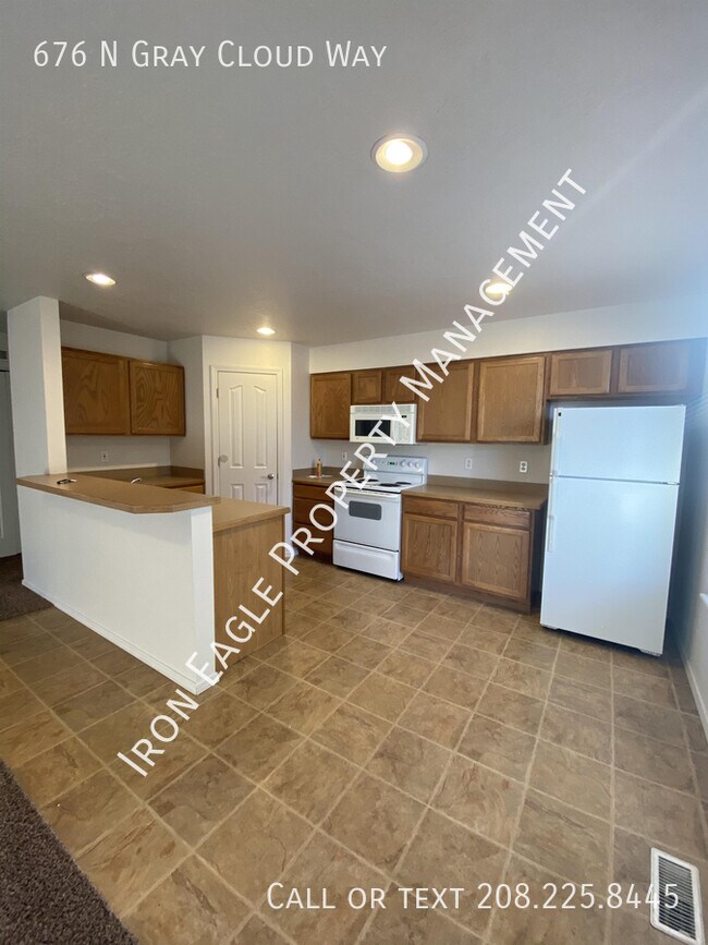 Photo - 676 N Gray Cloud Way