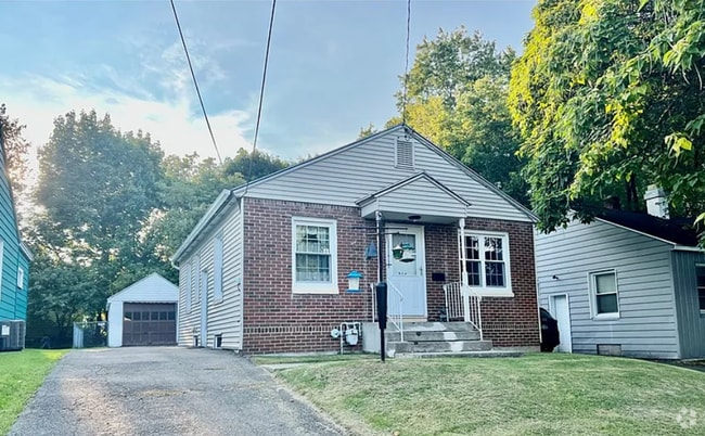 Building Photo - 216 Burns Ave Rental