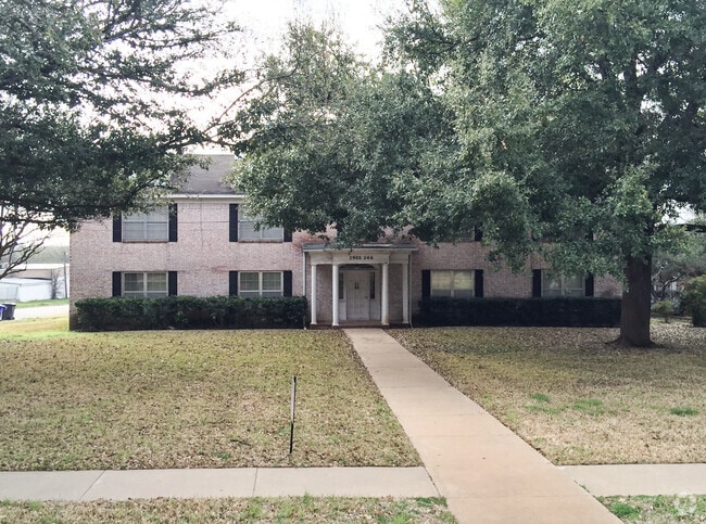 Building Photo - Apartment