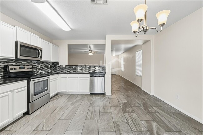 3035 W Lucia Dr