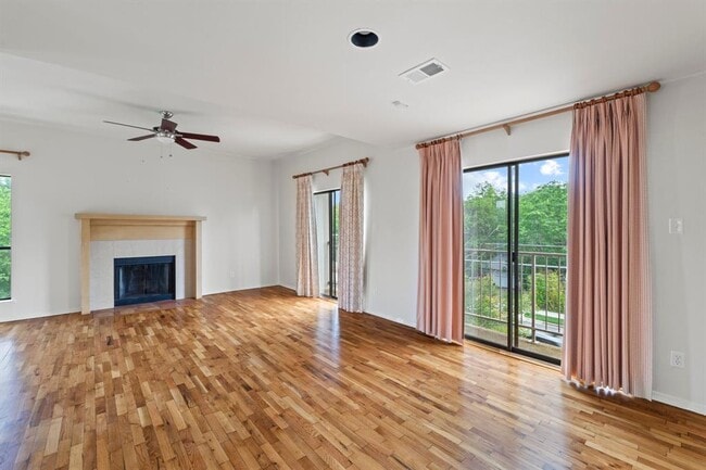 Photo - 409 E 38th St Unit 305