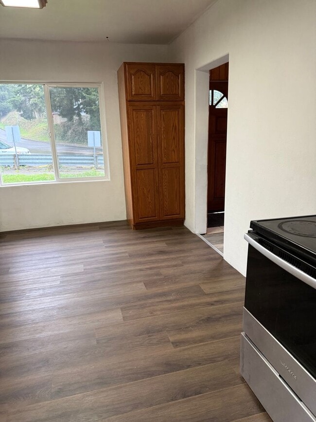 Photo - Spacious Two-Story with Country Kitchen an... Casa