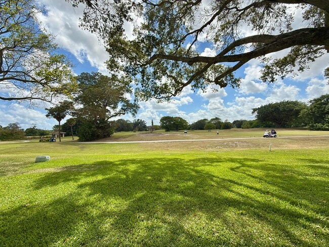 Photo - 3100 N Palm Aire Dr Unidad 709