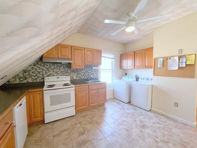 Building Photo - 3 Meridian Pky Unit 3 Rental