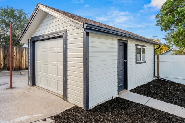 Photo - 1557 W Dakota Ave