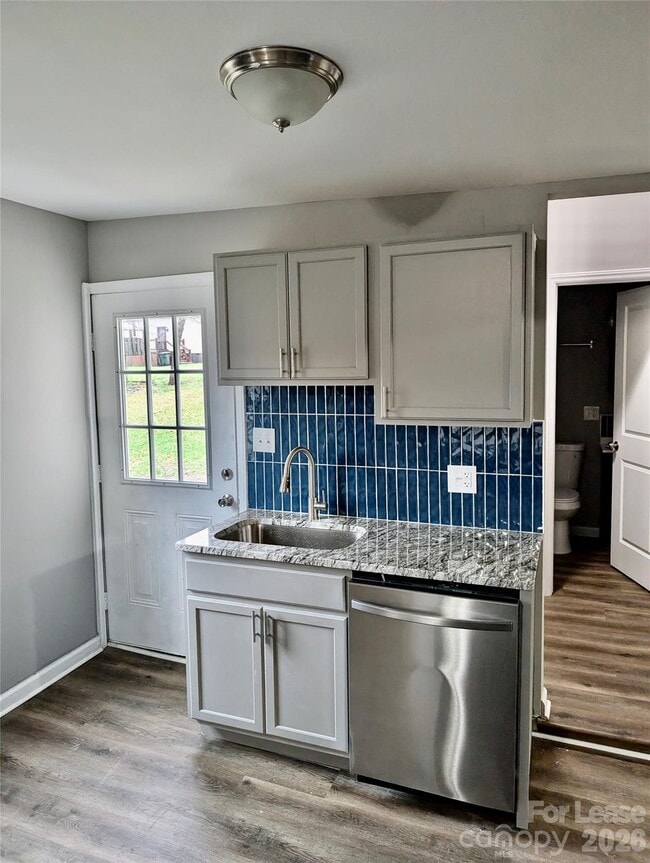Photo - 457 Fewell St