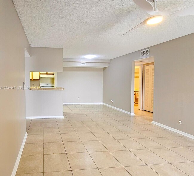 Building Photo - 5654 Rock Island Rd Unit 227