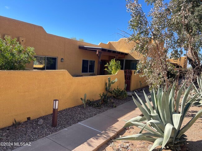 Building Photo - 6255 N Camino Pimeria Alta Unit 130