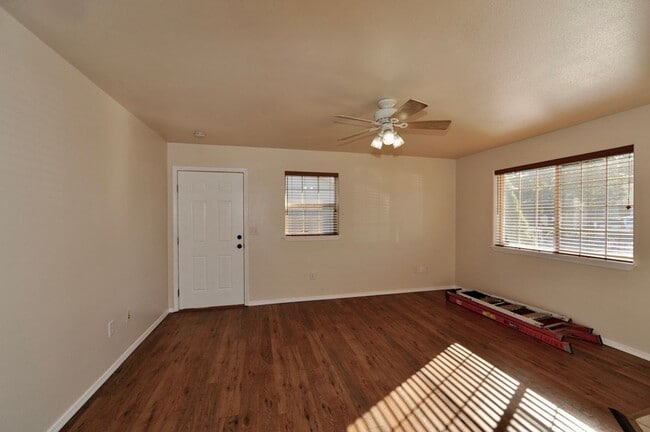 Photo - 3 bed 2 bath rancher duplex (stainless appliances & granite counters)