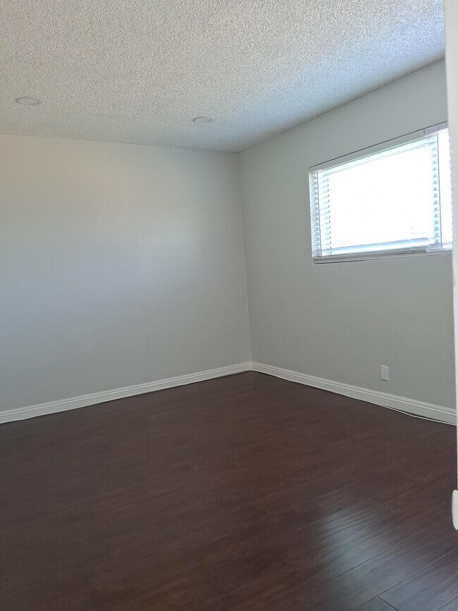 9222 S Budlong Ave Unit 5