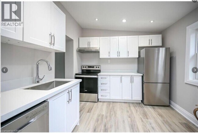Photo - 1024 Cannon St E